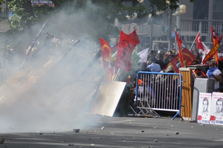 ankara sokaklarinda catismak