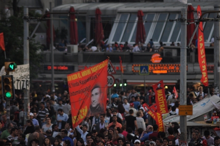 tutsak partizanlardan taksim aciklamasi