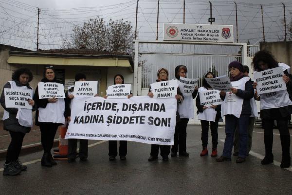 cezaevi-onunde-kadina-siddet-protestosu-