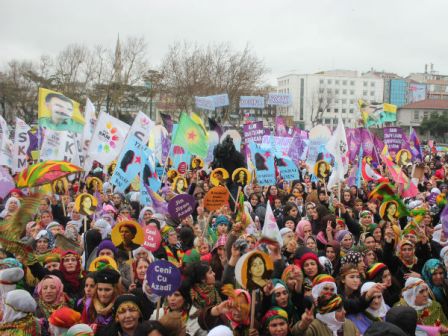 8mart feminist kadikoy AA