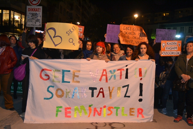 izmir gece yürüyüşü